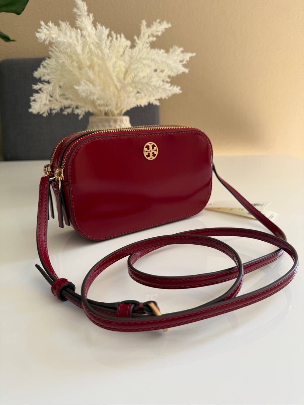 NWT , tory burch smooth camera crossbody bag bartlett red 176890 $425